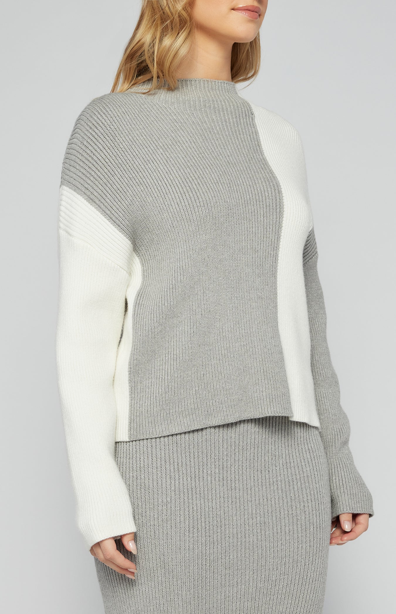Contrast Blocking Knit Set with Jumper and Midi Skirt