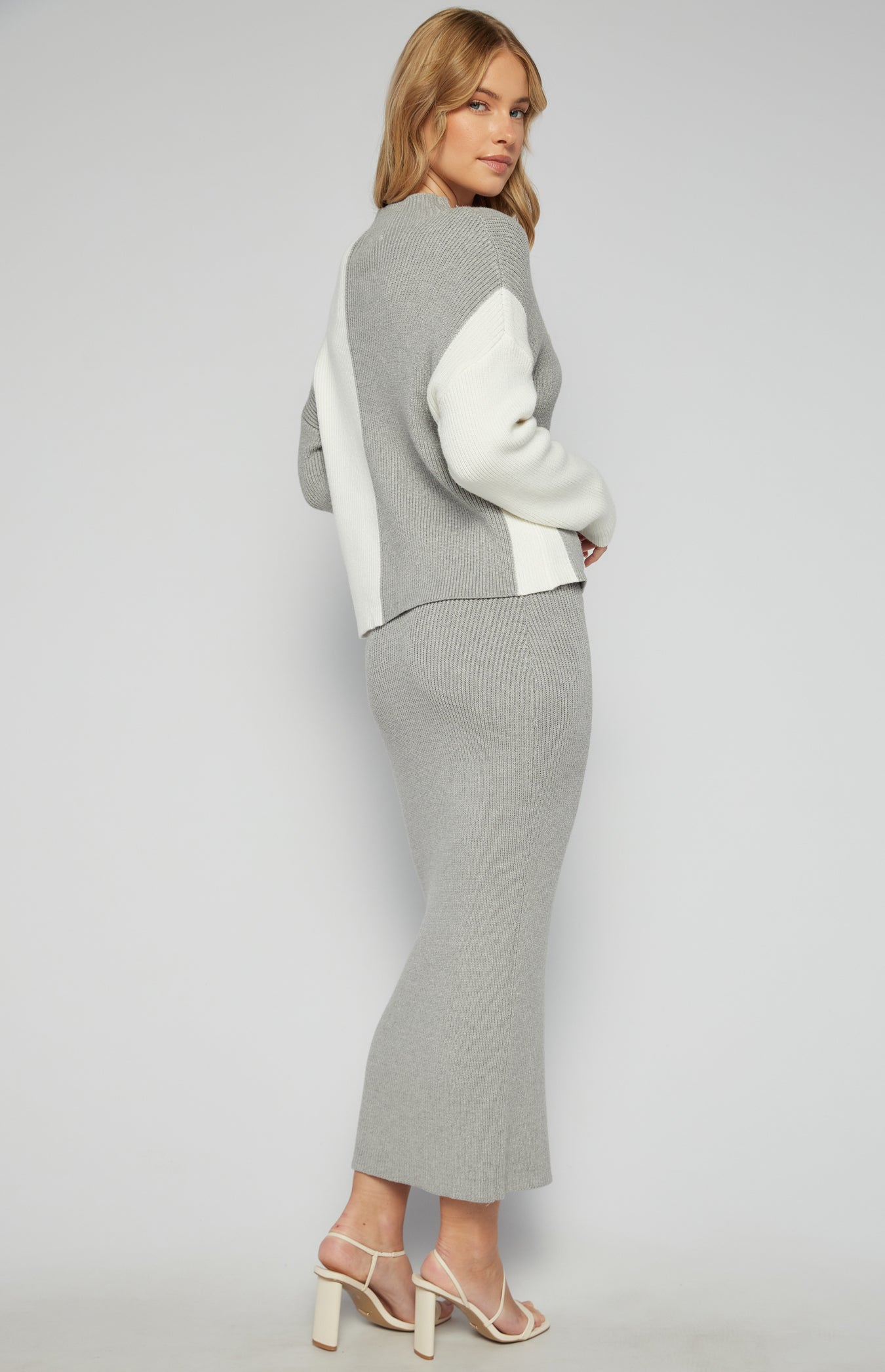 Contrast Blocking Knit Set with Jumper and Midi Skirt