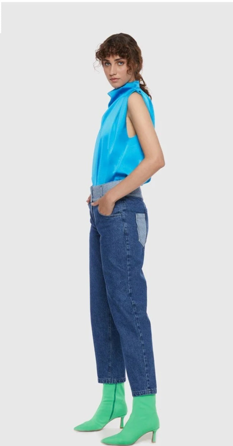 Belt and Pocket Detailed Comfortable Fit Navy Blue Washed Jeans